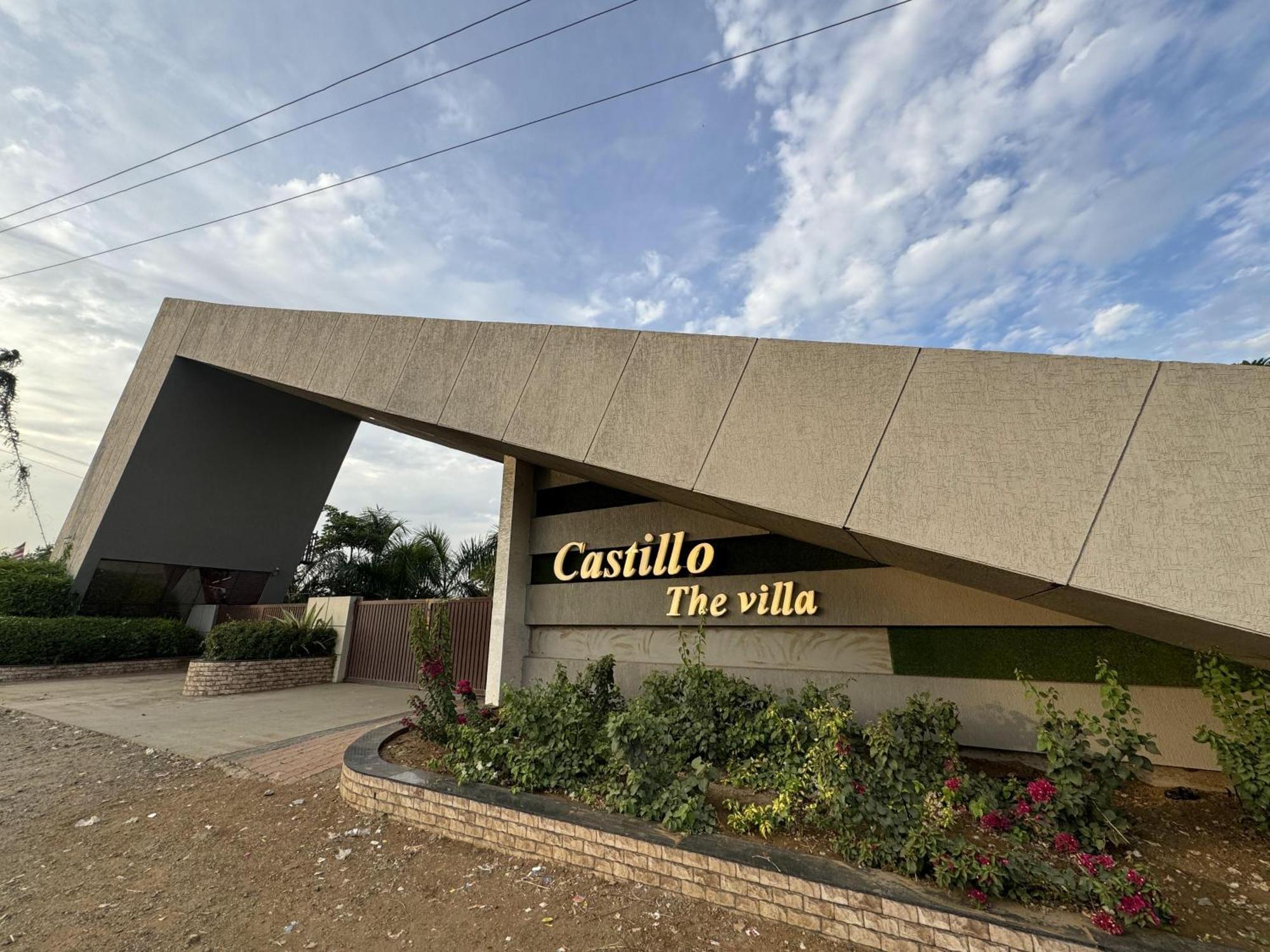 Castillo The Villa Near Kamrej スーラト エクステリア 写真
